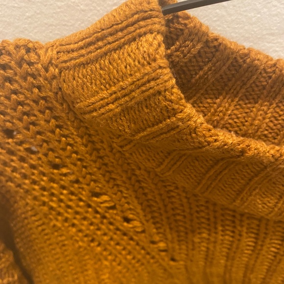 Camel tan color sweater - Picture 3 of 3
